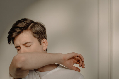 Geçmeyen öksürük ve şiddetli karın ağrısına dikkat