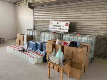 İzmir’de 1,5 milyon lira değerinde kaçak etil alkol ele geçirildi