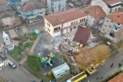 Körfez'de riskli bina yıkıldı