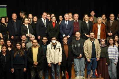 Külliye'de ödül alan bilim kadını Prof. Dr. Özcan: "Bu ödülün kariyerimde çok önemli bir yeri var"