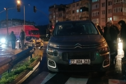 Kocaeli'de otomobil hafif ticari araca çarptı: 3 yaralı