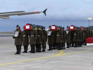 Ankara’da uçak kazasında hayatını kaybeden Libyalı askerler resmi törenle ülkelerine uğurlandı