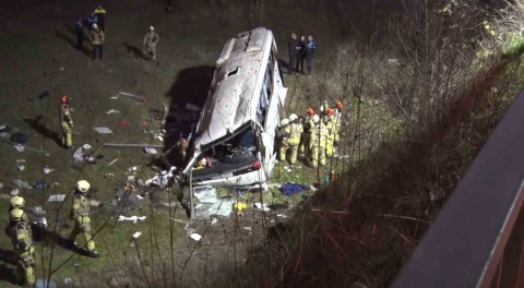 Esenyurt’ta servis minibüsü şarampole yuvarlandı: 2 ölü, 9 yaralı