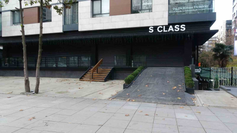 Kadıköy’de lüks oto galerisi boşaltıldı: 11 milyar TL’lik vurgun iddiası