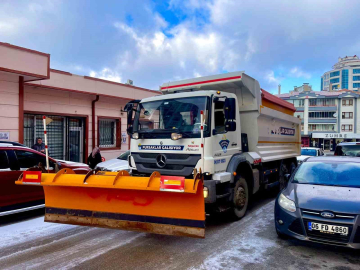 Ankara’da kar yağışıyla birlikte tüm ekipler sahada