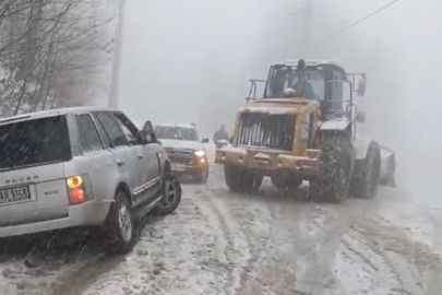 Kocaeli’de yoğun kar yağışı: Ekipler yolları açık tutmak için çalışıyor