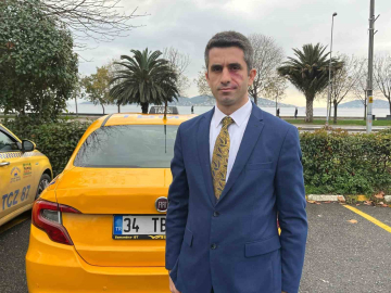 10 yıllık beyaz yaka işini bıraktı, ’kravatlı taksici’ oldu