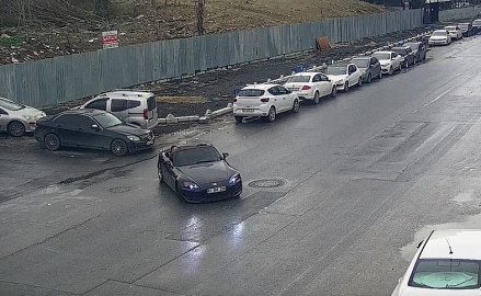 Bahçelievler’de trafik saatinde drift dehşeti kamerada