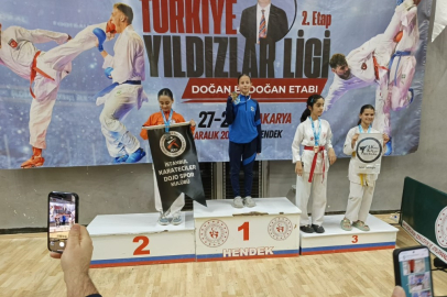 Kartepe Belediyespor karatecileri Sakarya'dan 9 madalyayla döndü