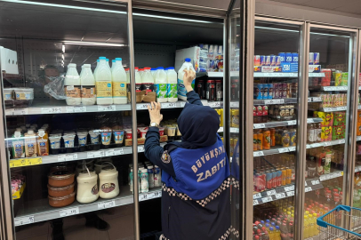 Raflarda bulunan tarihi geçmiş ürünler imha edildi