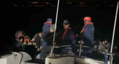 Ayvacık açıklarında 30 kaçak göçmen yakalandı