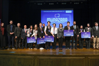 Genç münazırlar, "Bi' diyeceğim var" dedi