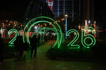 Kocaeli 2026'ya coşkuyla girdi: Sokaklar ışıltı ve neşeyle doldu