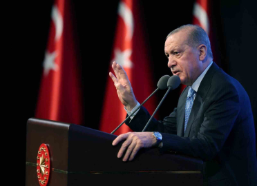 Cumhurbaşkanı Erdoğan: "Önümüzdeki 3 yılda 3 milyondan fazla gencimizi istihdama kazandıracak, 445 milyar liralık devasa bir kaynağı bu programa tahsis edeceğiz"