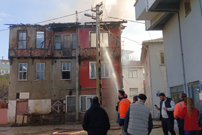 Ev sahibi uyurken elektrikli sobadan yangın çıktı