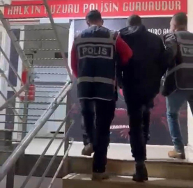 İzmir’de 31 yıl hapisle aranan hükümlü hurda aracın bagajında yakalandı