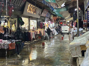 İzmir tarihi Kemeraltı Çarşısı sular altında