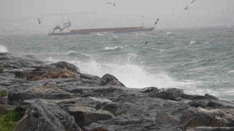 Marmara Denizi’nde fırtına etkili oldu