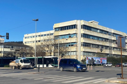 Kocaeli Üniversitesi Güzel Sanatlar Fakültesi, depreme dayanıklı olmadığı için mühürlendi