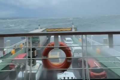 Topçular-Eskihisar seferini yapan arabalı feribot fırtınada sürüklendi