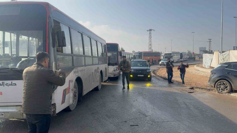 Suriye’de Şeyh Maksud Mahallesine gelen 20 otobüs, teslim olan SDG’li teröristleri farklı bölgelere götürecek