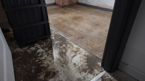 Beylikdüzü’nde 2 daireyi su bastı: Bina boşaltıldı