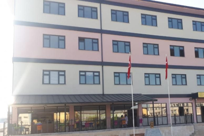 Darıca'da fırtınada çatıları hasar gören 5 okulda eğitime 4 gün ara verildi