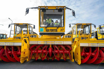 İstanbul Havalimanı’nda pistteki kar miktarı ‘anlık’ takip ediliyor