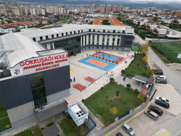 Gökkuşağı Koleji’nde çifte gurur