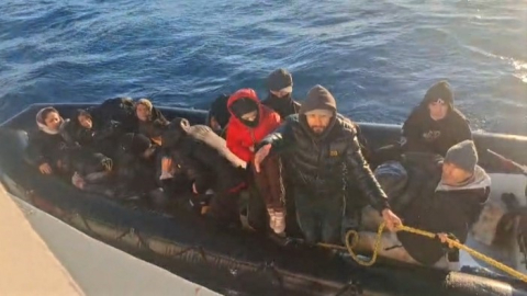 İzmir açıklarında 28 düzensiz göçmen yakalandı, 39 göçmen kurtarıldı