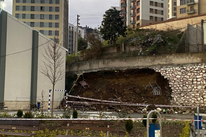 Kocaeli’de 10 metrelik istinat duvarı okul bahçesine devrildi