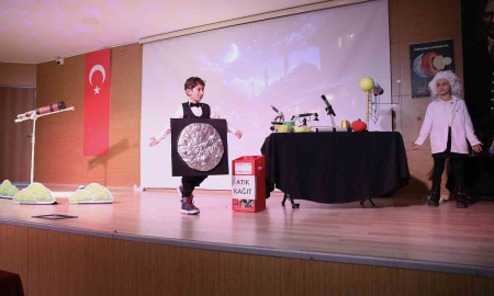 Keçiören Belediyesi’nde öğrenciler bilimi sahneye taşıdı