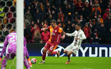Trendyol Süper Lig: Galatasaray: 0 - Gaziantep FK: 0 (İlk yarı)