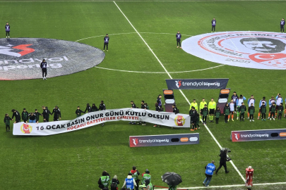 Kocaelispor, Trabzonspor maçına 16 Ocak pankartıyla çıktı