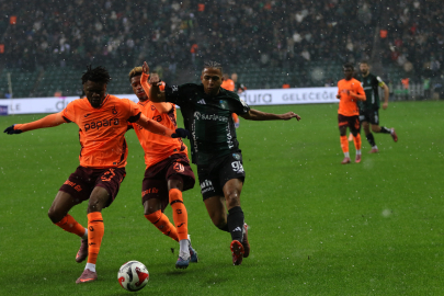 Trendyol Süper Lig: Kocaelispor: 1 - Trabzonspor: 1 (İlk yarı)
