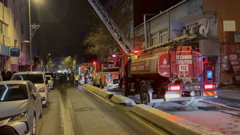 Beyoğlu’nda 4 katlı iş yerinde yangın