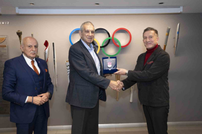 TMOK Anma ve Onurlandırma Komisyonu’ndan, Jülide Sonat’a ödül