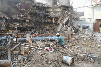 Pakistan’daki AVM yangınında can kaybı 60’a yükseldi