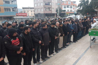 Arkadaşı tarafından bıçaklanarak öldüren genç toprağa verildi