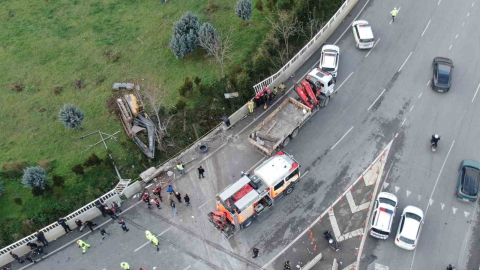 İzmir’de ‘Uçan Yol’da feci kaza: 1’i ağır 3 yaralı