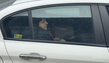 Annesi Rus yüzücüyü teşhis etti, gözyaşlarına boğuldu