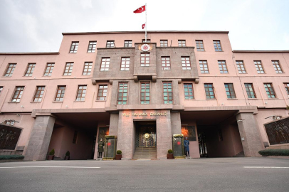 MSB: Bayrak saldırısının failleri tespit edildi, gereği yapılıyor