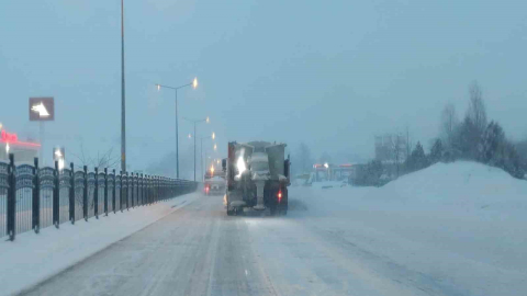 Bingöl’de kar yağışı yeniden etkili oldu: Çalışmalar sabahın erken saatlerinde başladı
