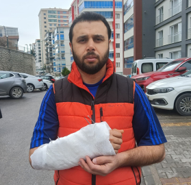 Sahipsiz köpeklerin saldırısından kaçmak isterken bileği kırıldı