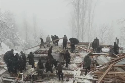 Pakistan'da kar yağışı felakete dönüştü: 11 ölü