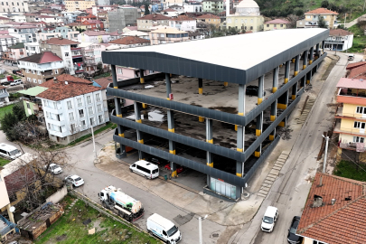 Dilovası'ndaki katlı otopark belediye hizmet binasına dönüştürülüyor