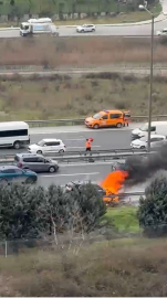 Lüks araç seyir hakindeyken alev topuna döndü
