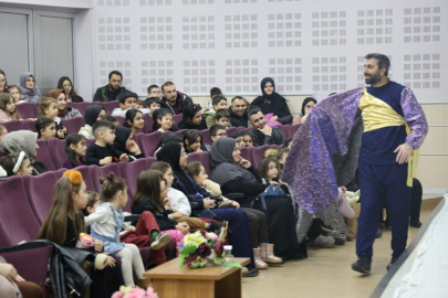 Kartepe'de çocuklar "Karlar Diyarı" oyunuyla eğlendi