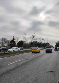 Sarıyer’de kontrolden çıkan otomobil karşı şeritteki araçla çarpıştı: Kaza anı kamerada