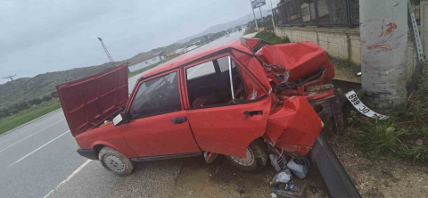 İzmir’de otomobil kontrolden çıktı: 2 yaralı